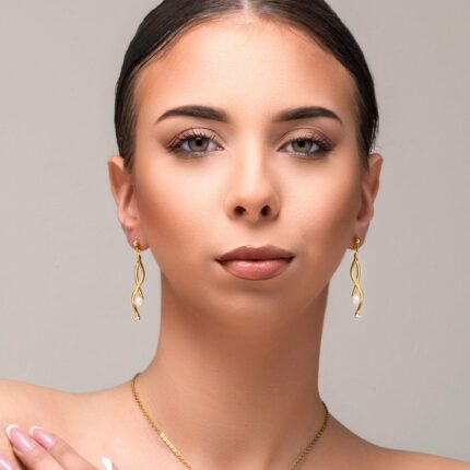 Ασημένια σκουλαρίκια κρεμαστά με μαργαριτάρι | Lalino.gr