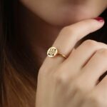 Ασημένιο δαχτυλίδι με ΙΧΝΚ και σταυρό με πέτρες ζιργκόν | Lalino.gr